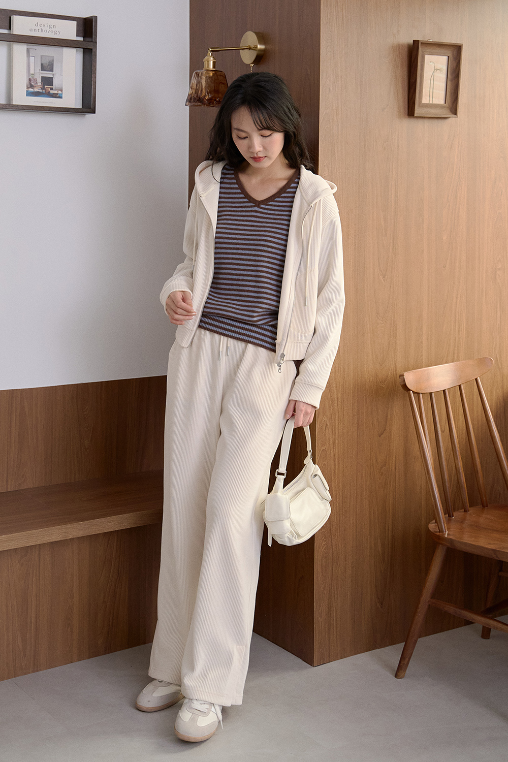 抹醬三明治  細條紋V領針織衫