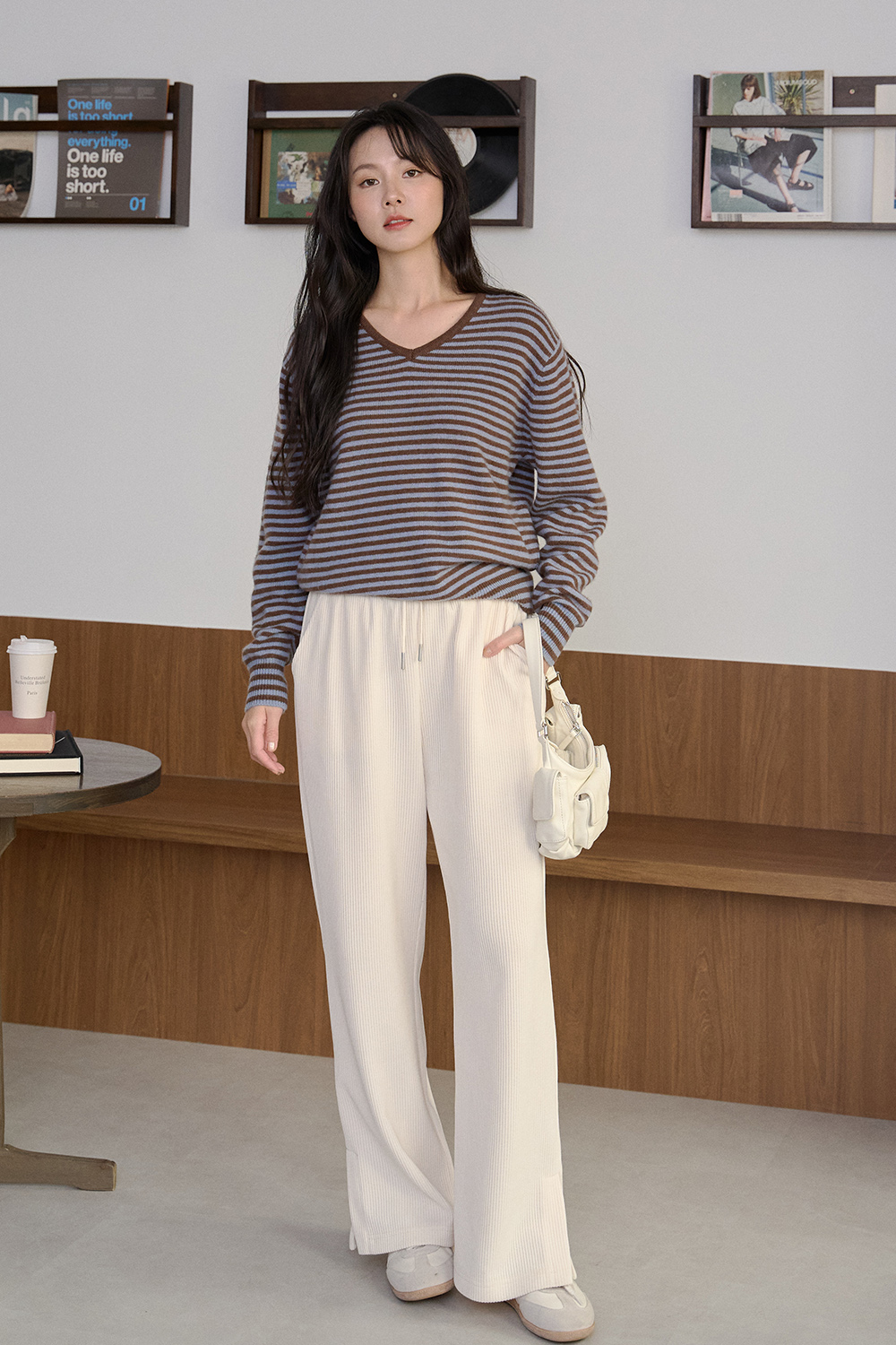 抹醬三明治  細條紋V領針織衫