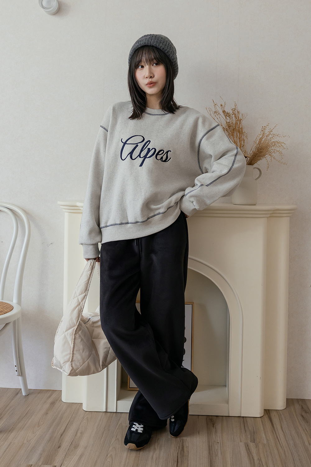 暖度超標 縫線字母繡花磨毛大學T