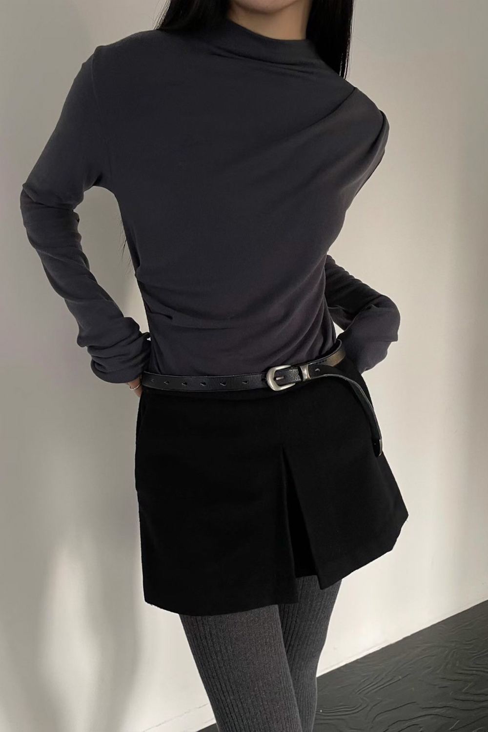 內建直角肩 抓皺設計垂領上衣