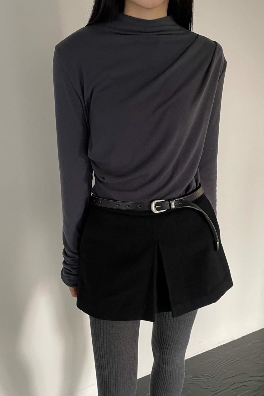 內建直角肩 抓皺設計垂領上衣