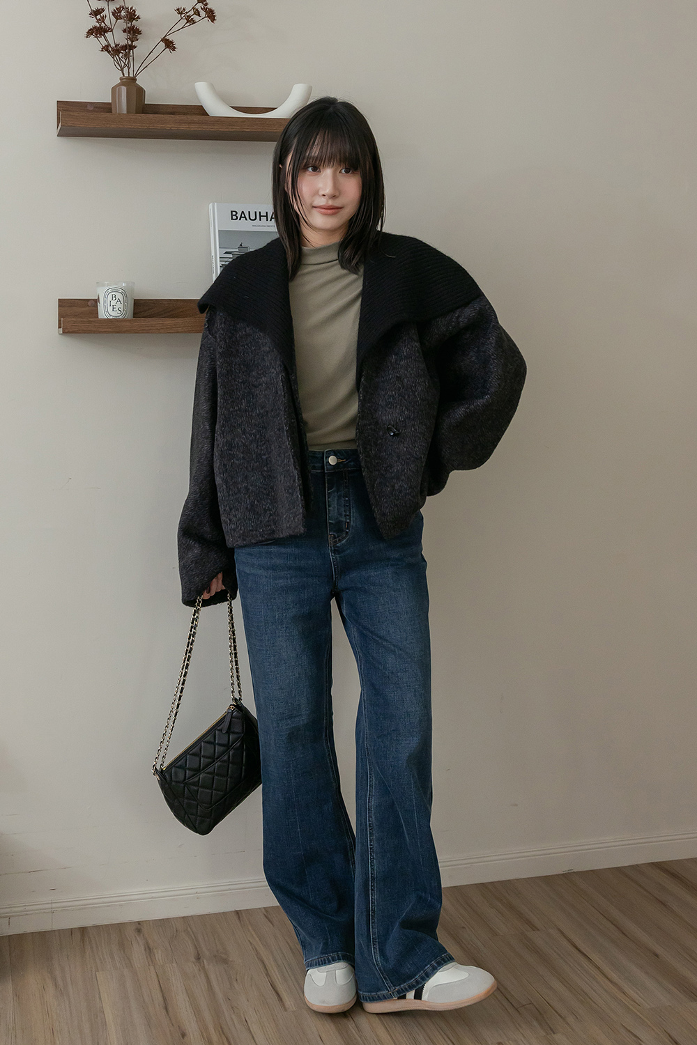 內建直角肩 抓皺設計垂領上衣