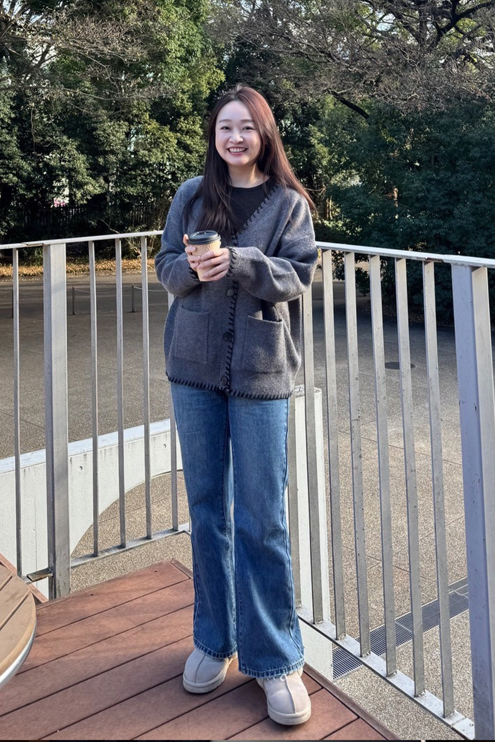 疊穿小撇步 捲邊圓領坑條長袖T