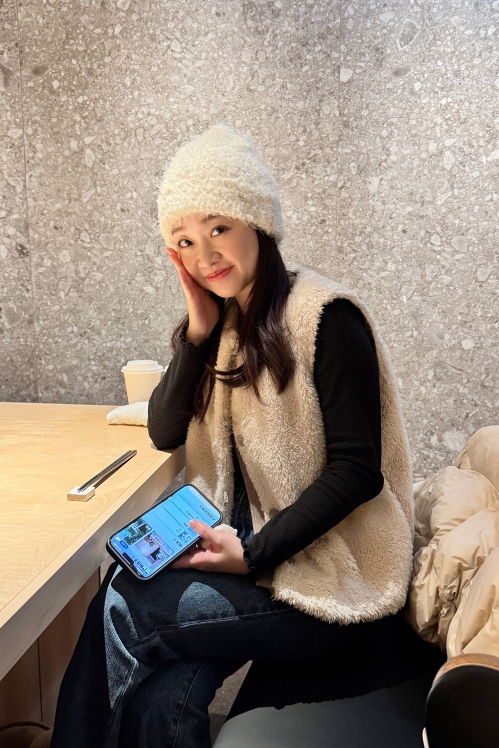 疊穿小撇步 捲邊圓領坑條長袖T