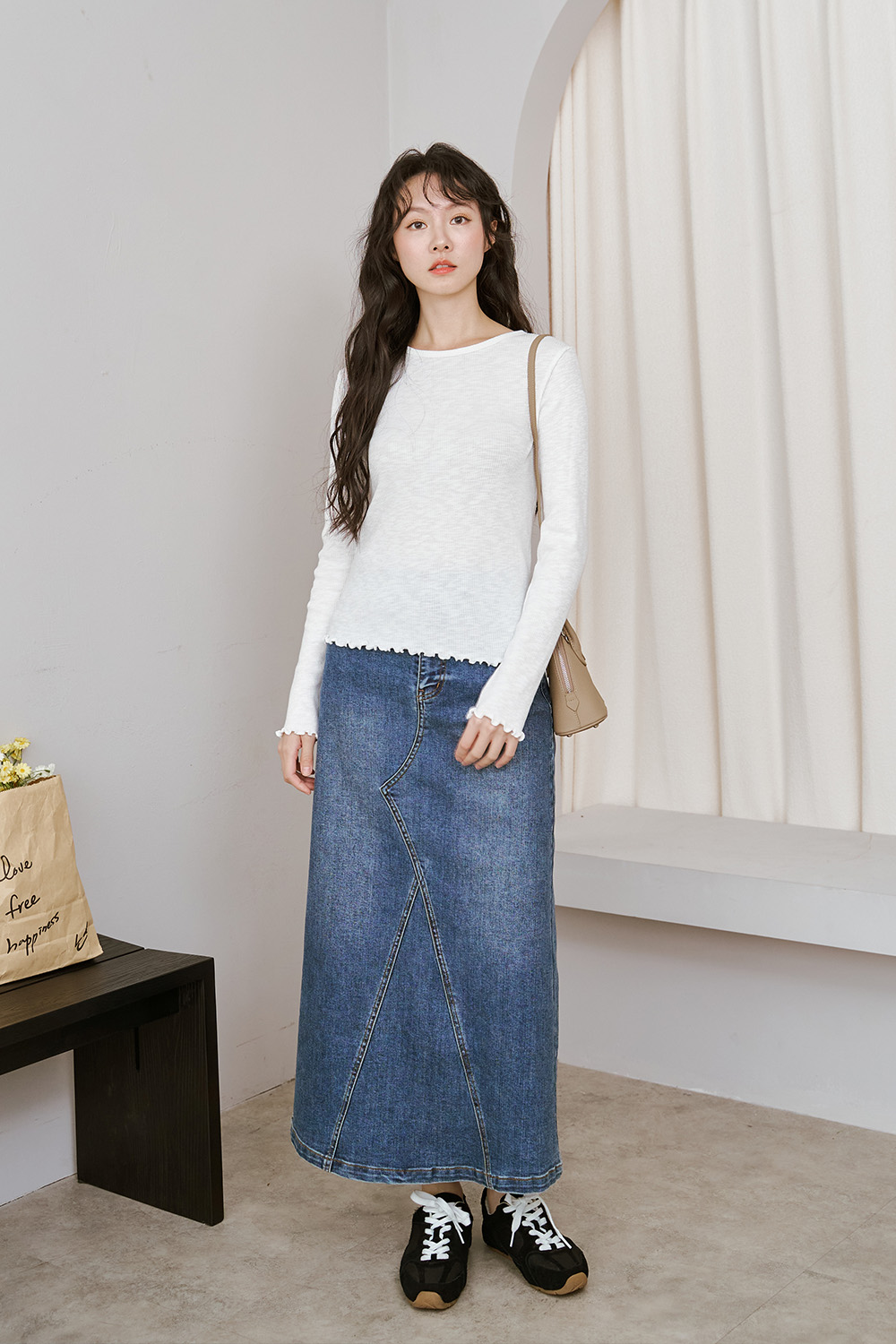 疊穿小撇步 捲邊圓領坑條長袖T