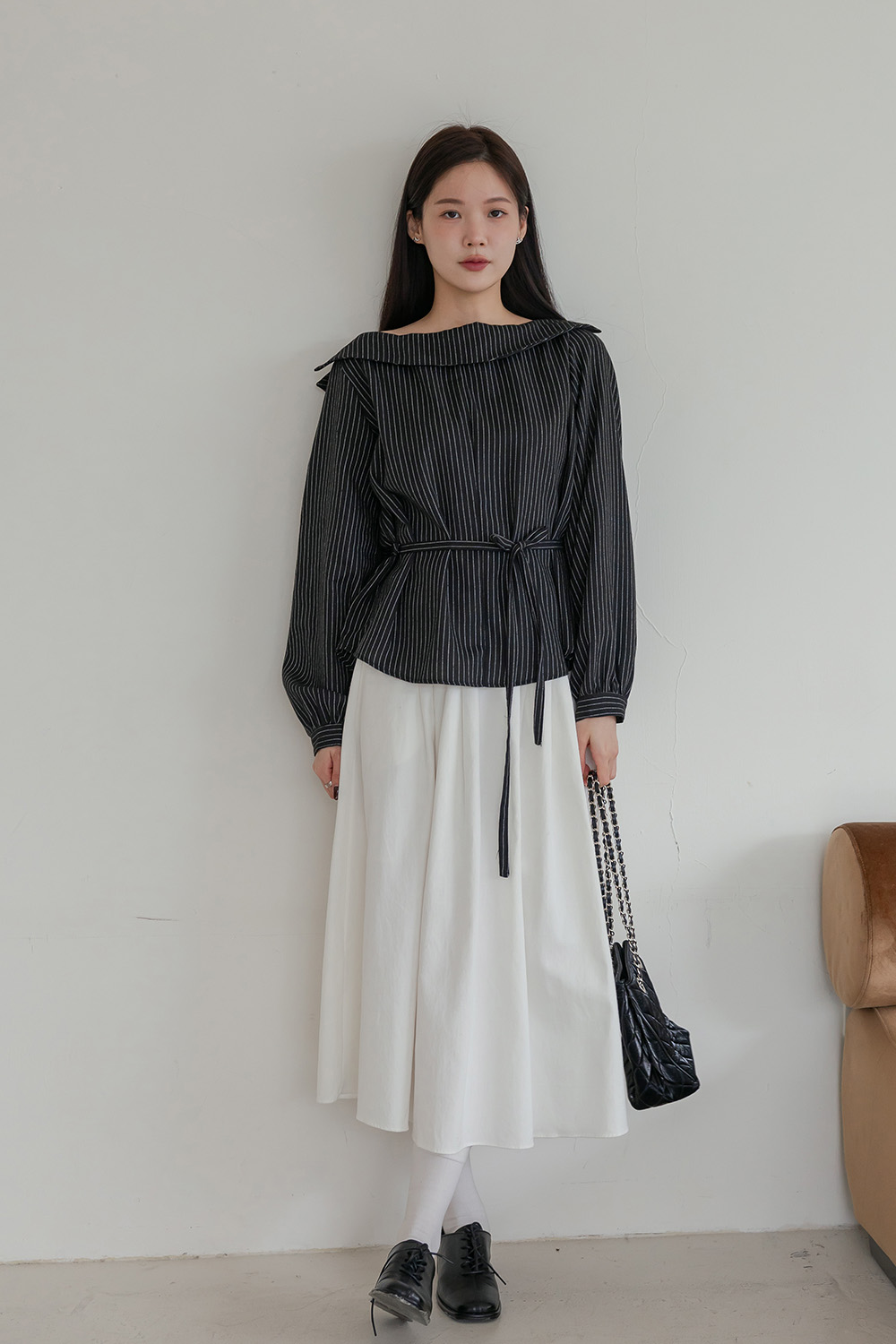 摩登女人 細條紋露肩襯衫