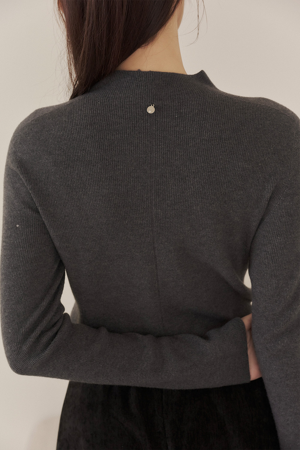 回眸 半高領一體成型針織衫