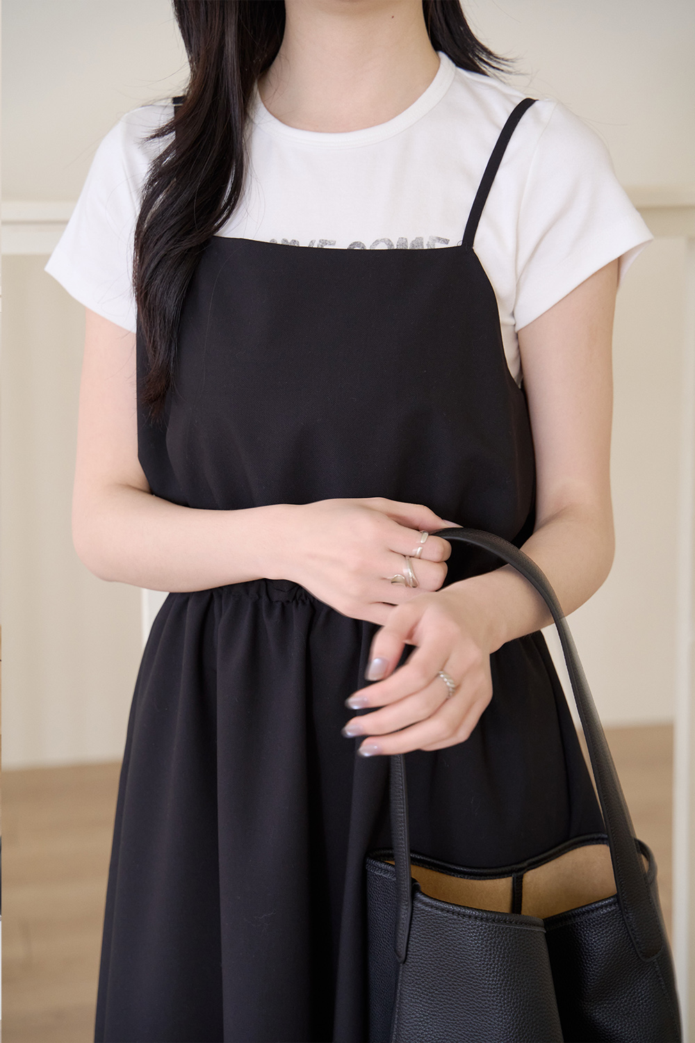 別有洞天 露背調節鬆緊細肩帶洋裝