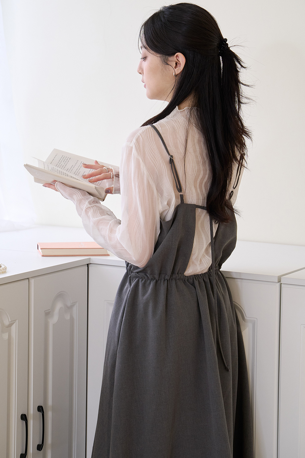 別有洞天 露背調節鬆緊細肩帶洋裝