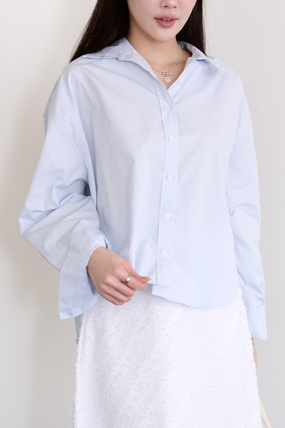 週一也有好心情 前短後長寬鬆襯衫