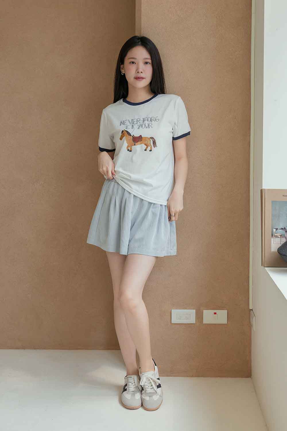 Celine感 滾邊配色小馬印花短T