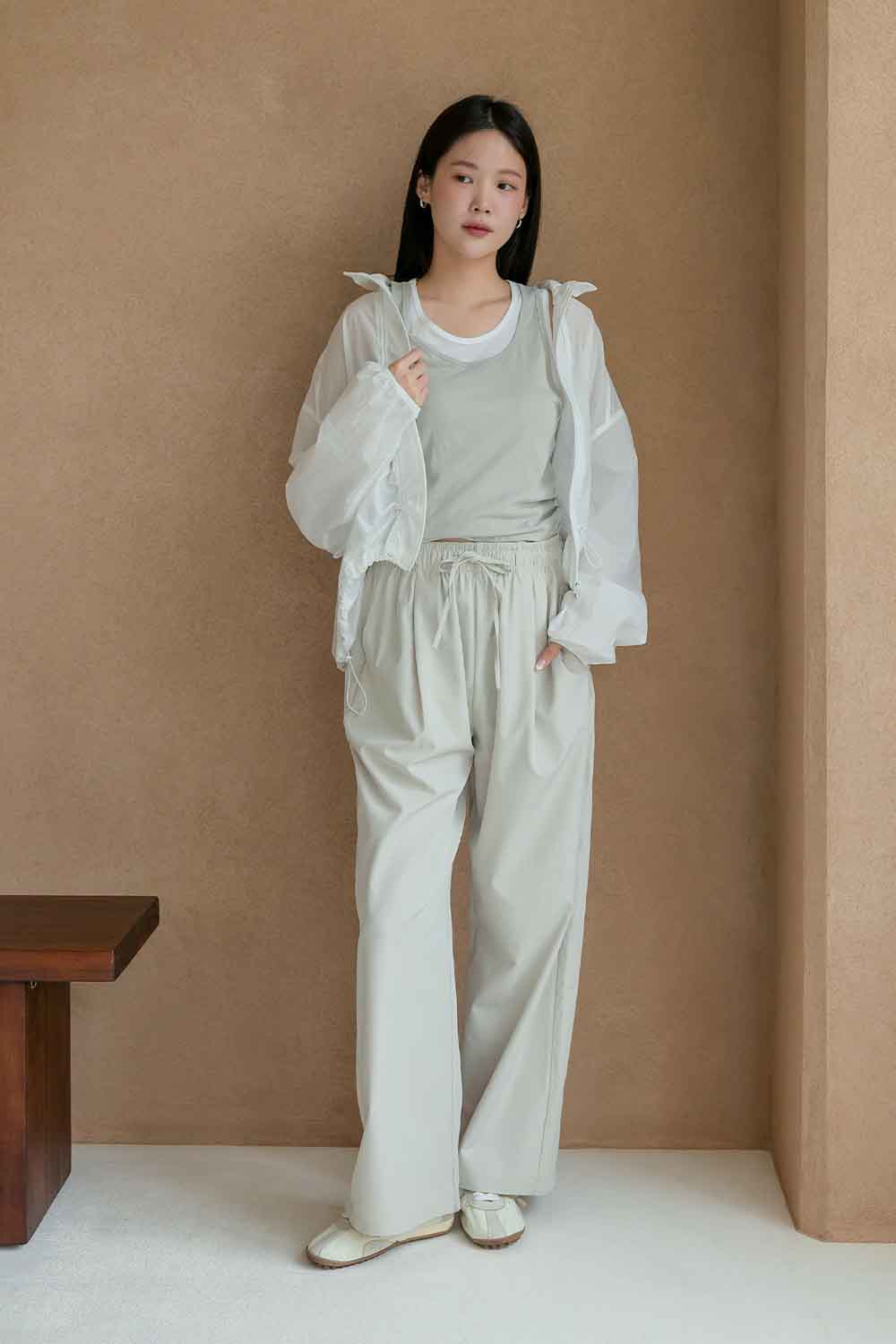 白皮守衛 清透立領抽皺防曬外套